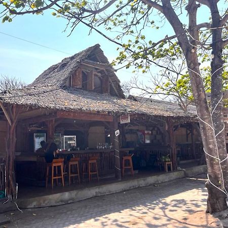Q'Pelagos Sunset Bungalow กีลีตราวางัน ภายนอก รูปภาพ