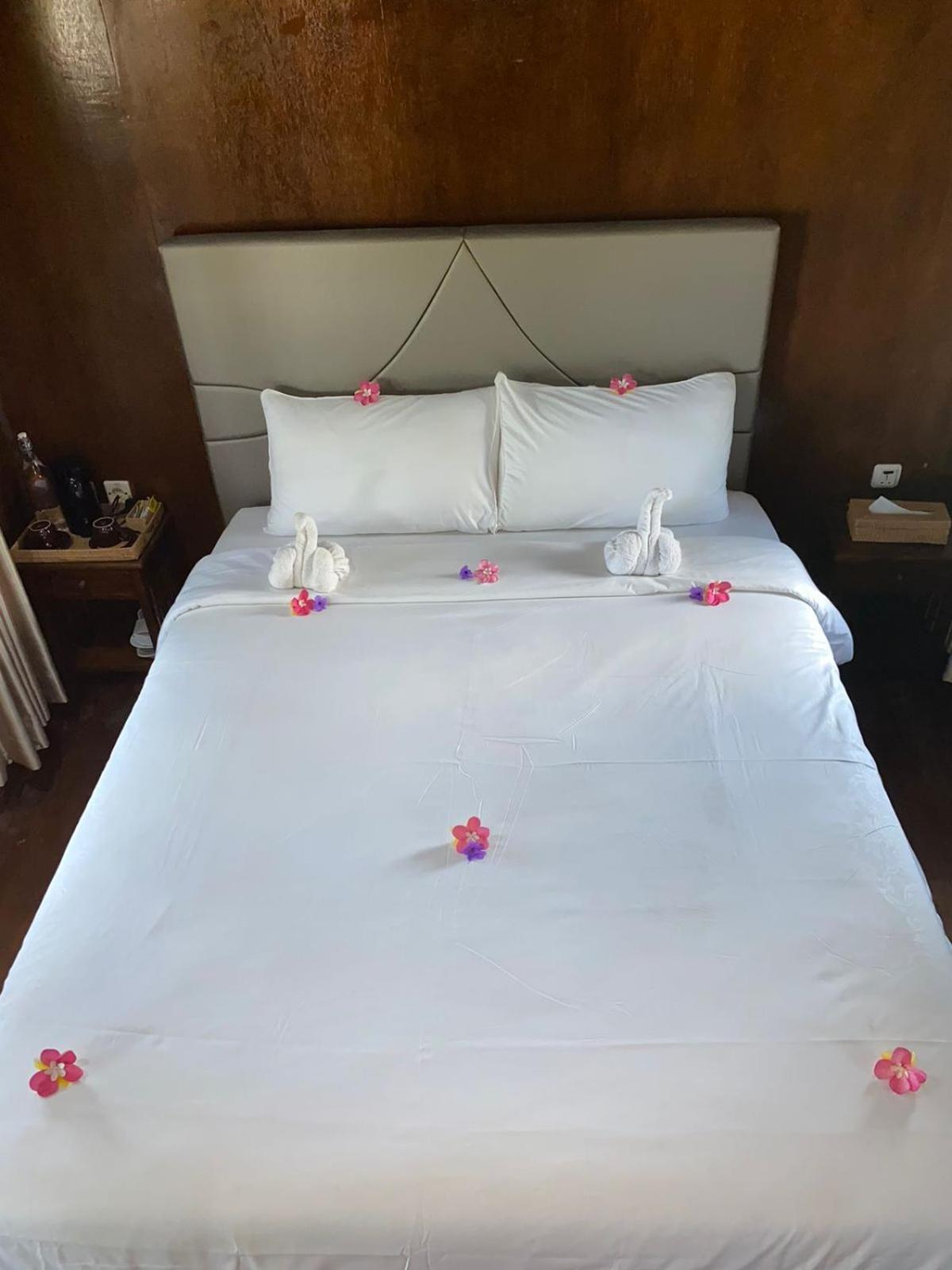 Q'Pelagos Sunset Bungalow กีลีตราวางัน ภายนอก รูปภาพ