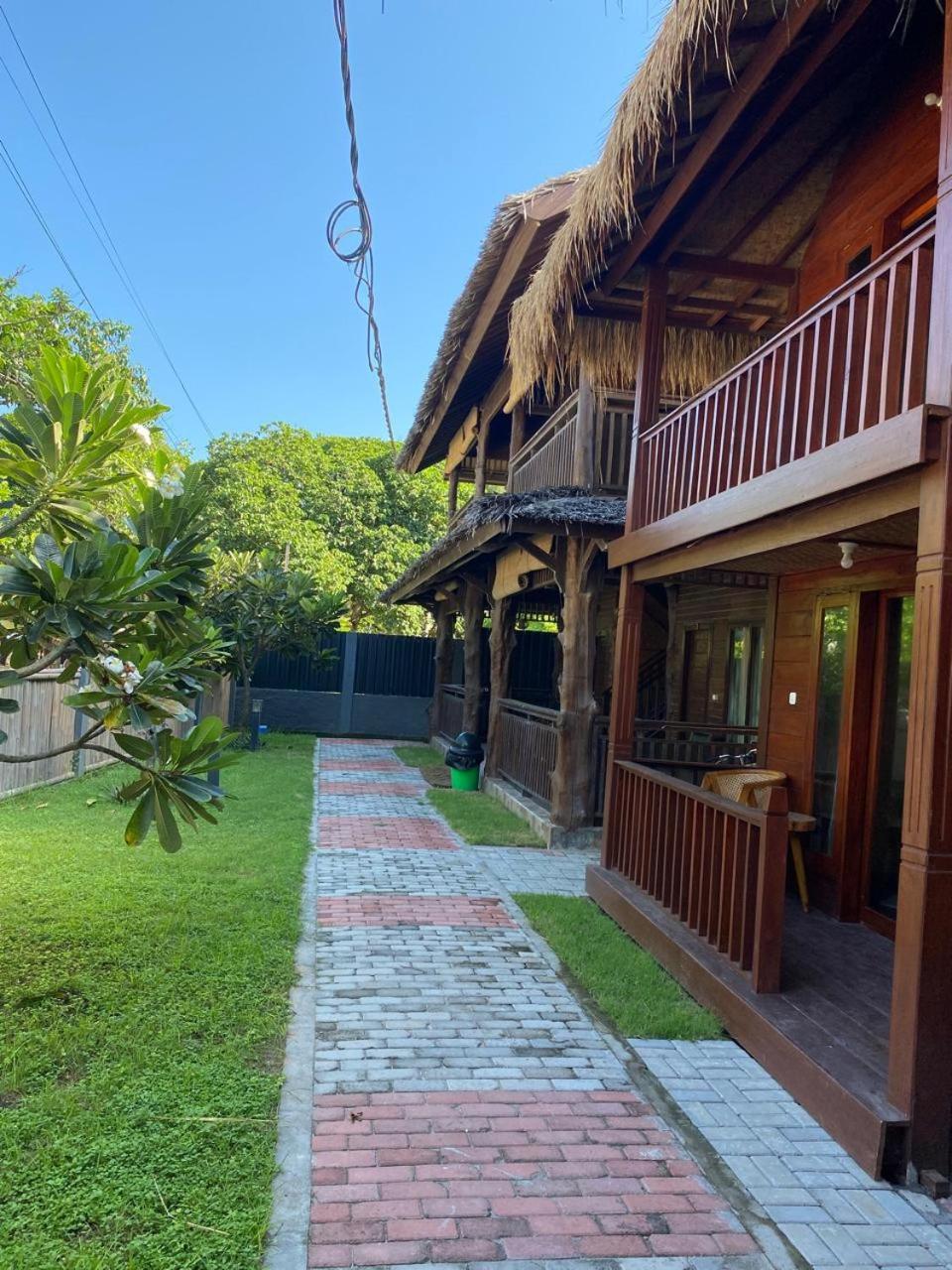 Q'Pelagos Sunset Bungalow กีลีตราวางัน ภายนอก รูปภาพ